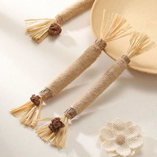 Natural Wood Cat Chew Stick — Teeth-Cleaning & Interactive Snack Toy
